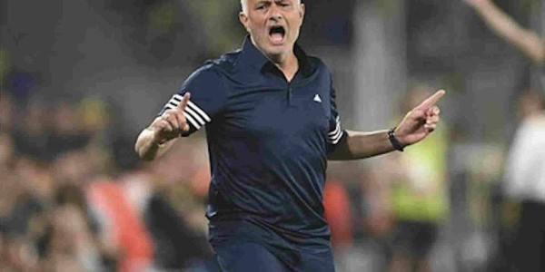 伊斯坦布尔之夜：穆里尼奥用一声“我们来了”把本菲卡逼进死角