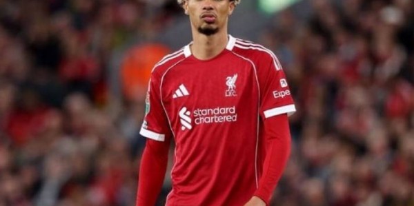 罢训逼宫遭反噬，伊萨克6场0球，斯洛特强捧英超标王让埃基蒂克哑火