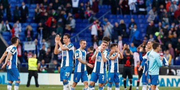 西甲保级生死劫！奥维耶多新帅首秀遇克星，西班牙人 4 轮不胜敢破主场魔咒？